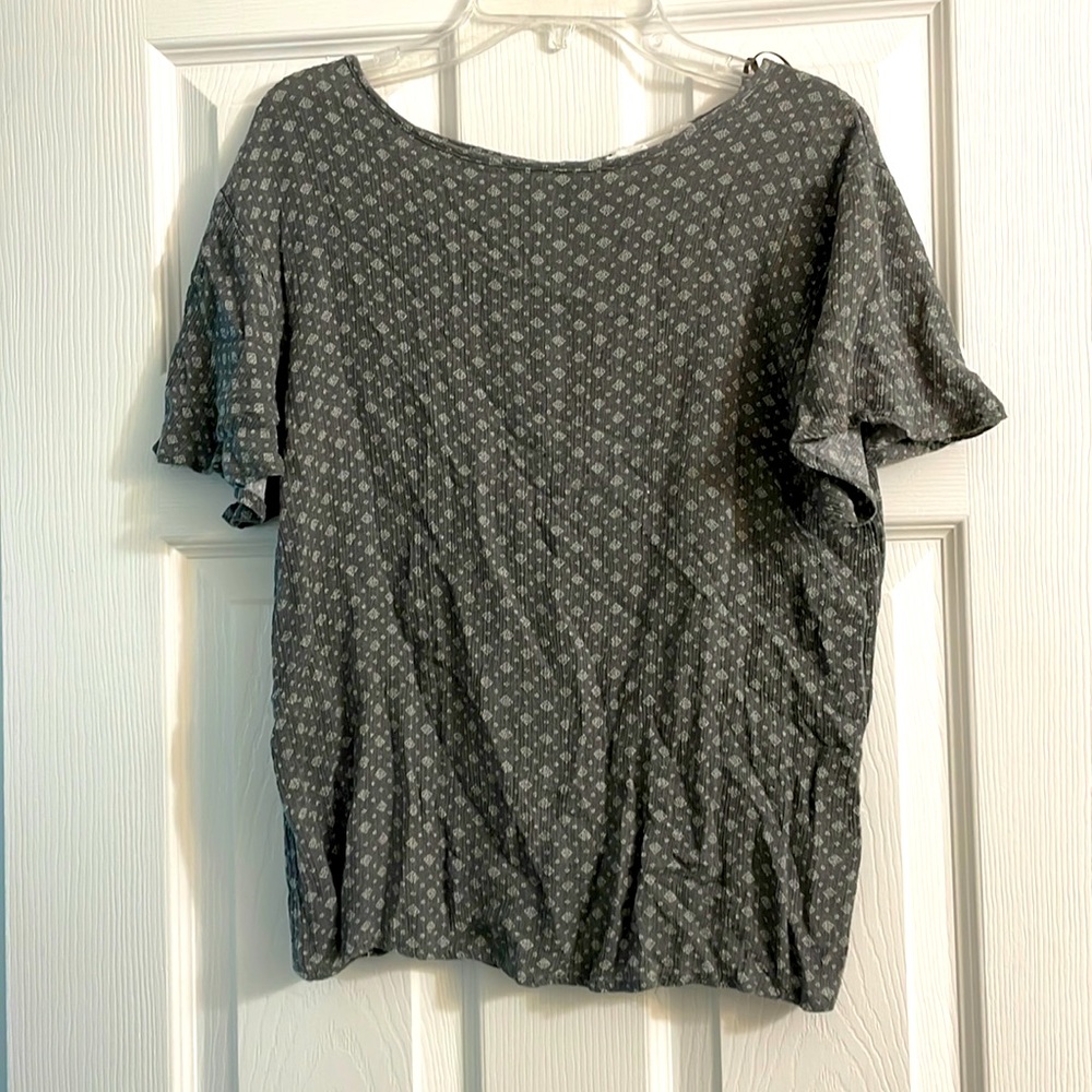 Super cute business professional top!